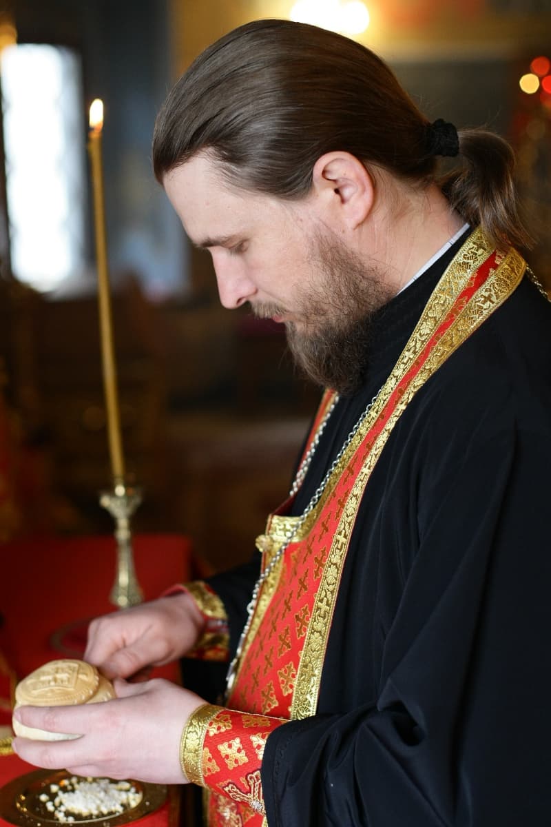 Совершение проскомидии. Светлая седмица, 2009